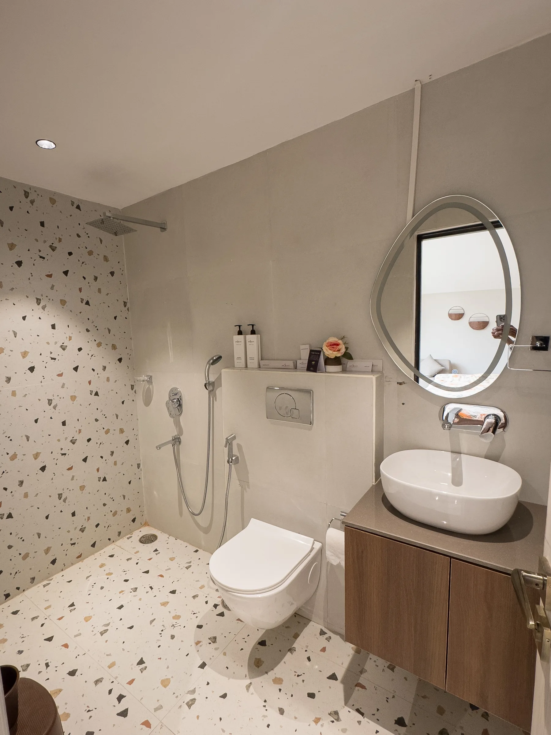 Signature cottage with valley view (Raya) shower