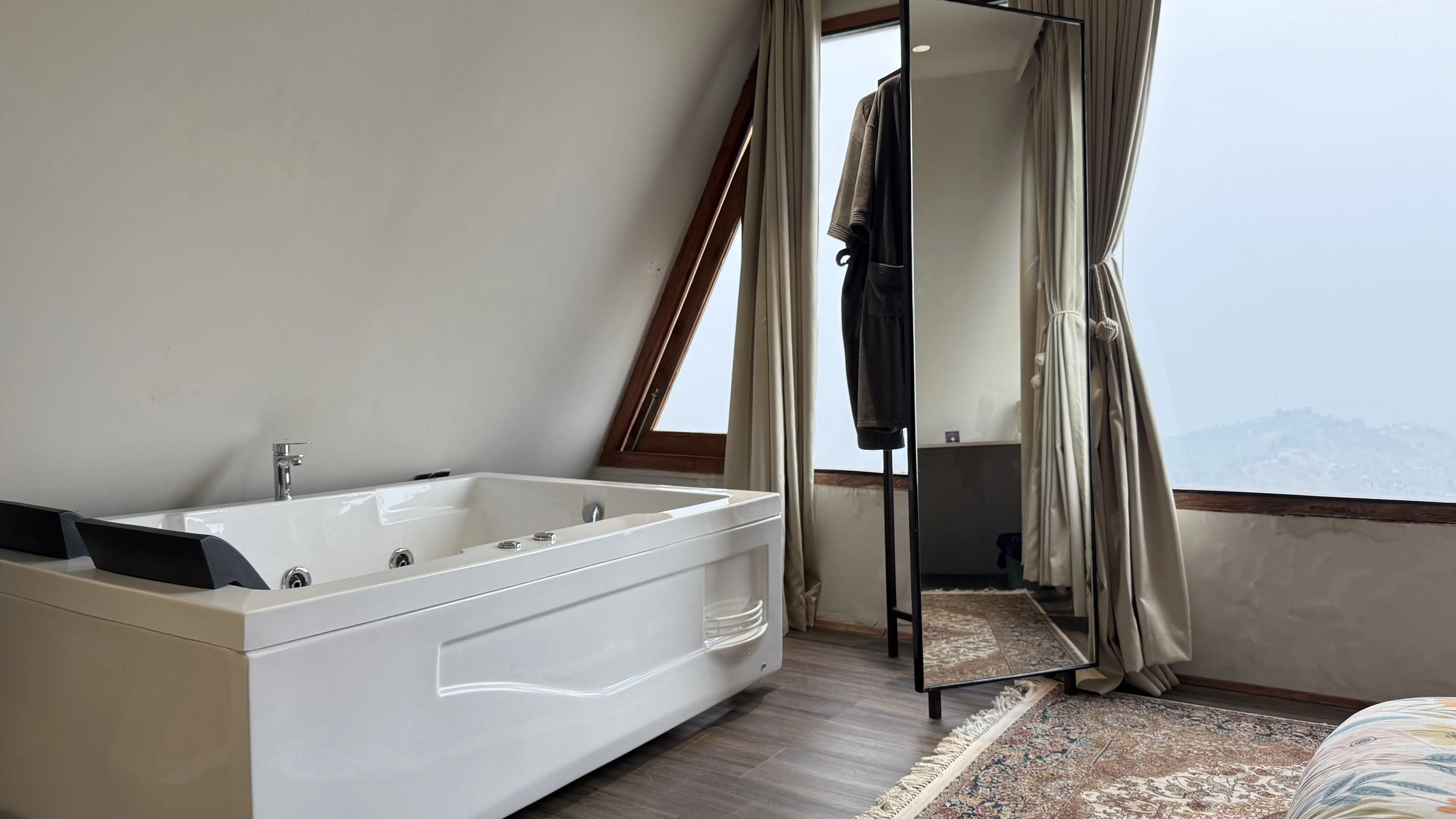 Jacuzzi Suite — photo 2